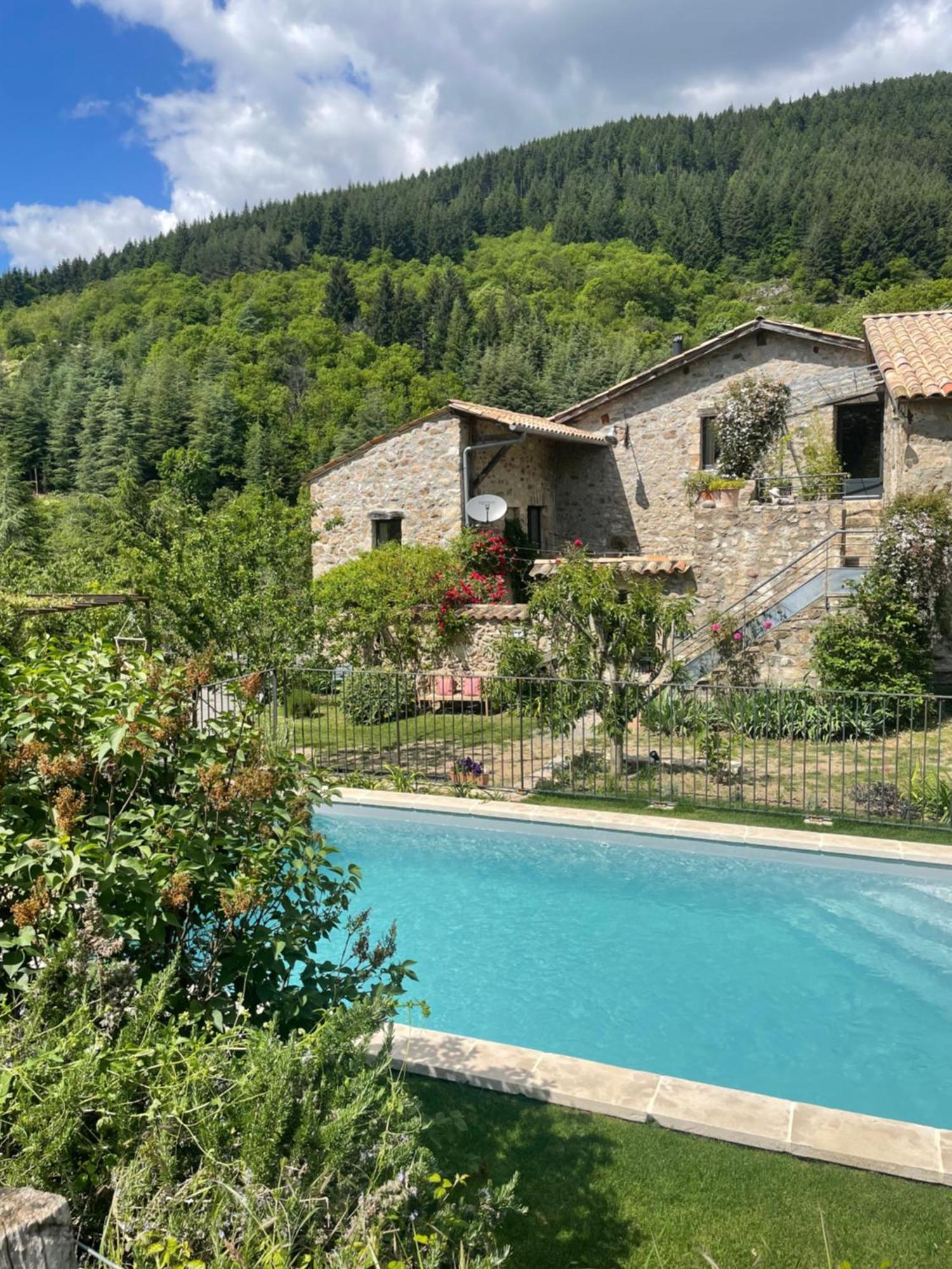 La Demeure Des Maitres Bed & Breakfast Chirols Exterior foto