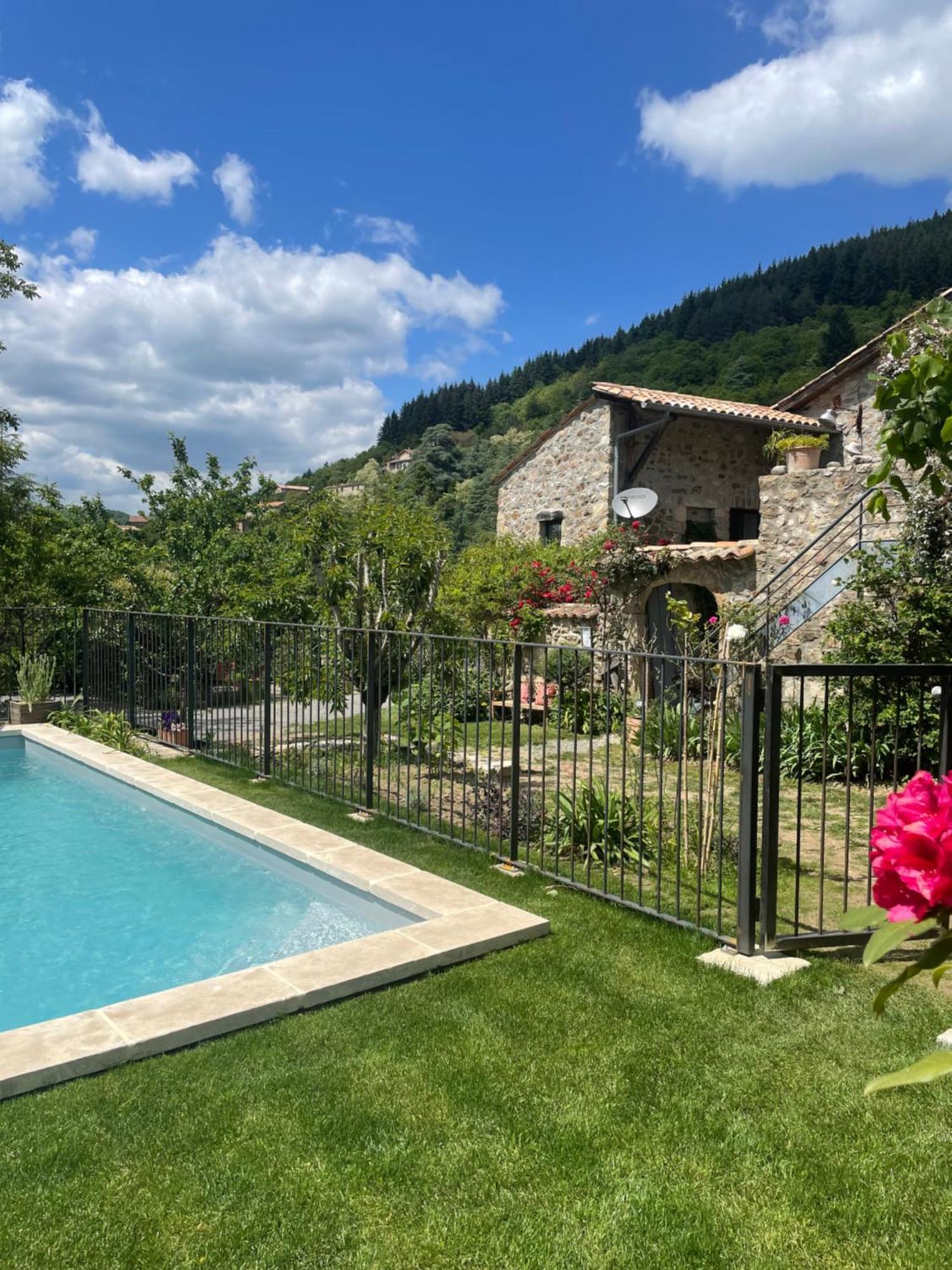 La Demeure Des Maitres Bed & Breakfast Chirols Exterior foto