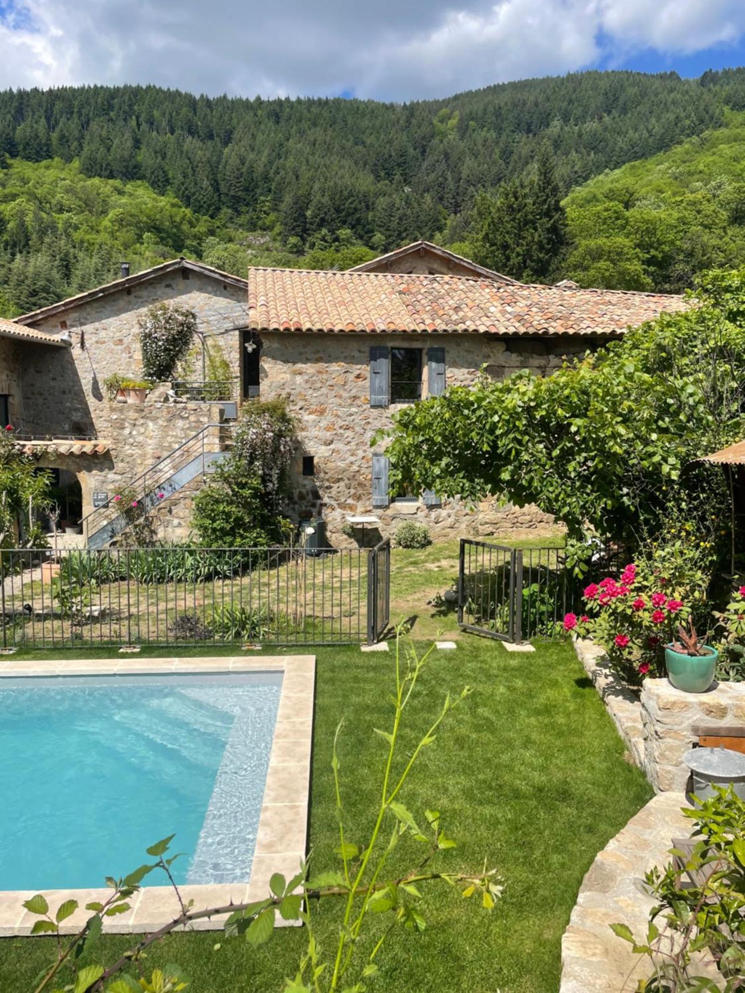La Demeure Des Maitres Bed & Breakfast Chirols Exterior foto